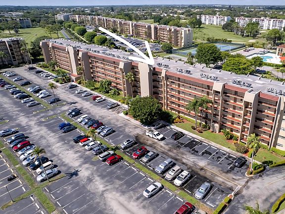 4th image of 3590 Via Poinciana #607