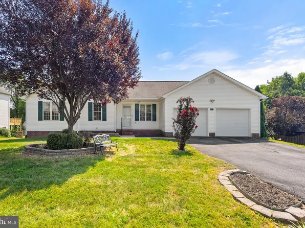 28 Mopsy Ct, Ranson, WV 25438