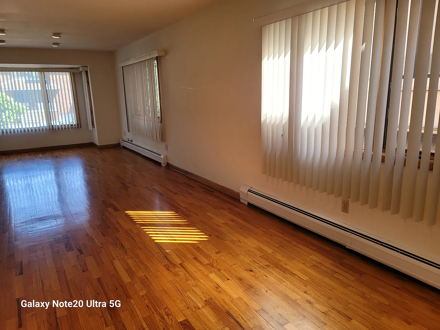 3 bed, 3.5 bath, 2051 sqft, $4,000 — Photo 4