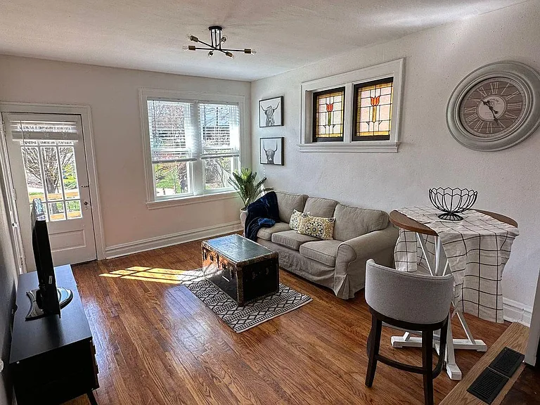1286 Hawthorne Pl — Photo 3