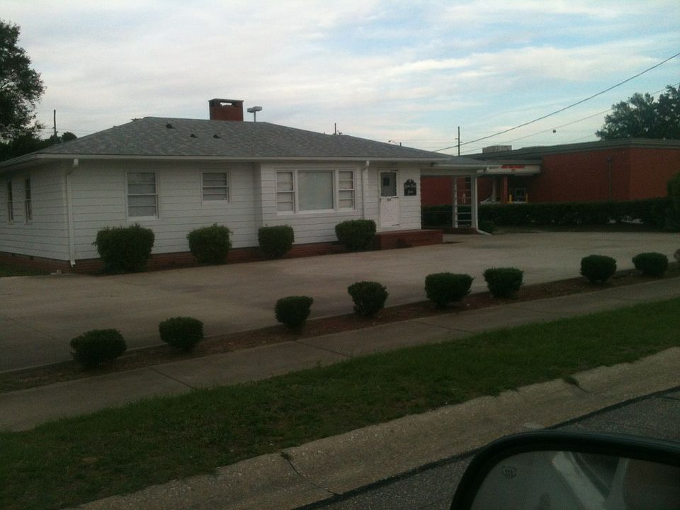 next to CVS Pharm./CFV Hosp.