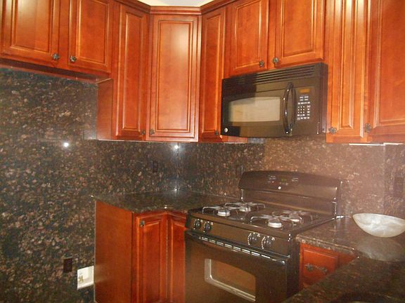 5th image of 149 Hopkins Ave #3R