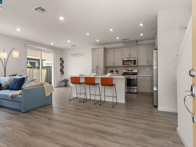 28 Springbrook Ln, Pittsburg, CA, 94565