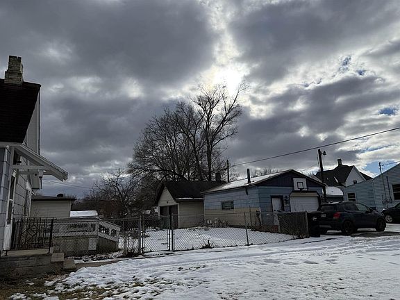 5th image of 1052 8th Street