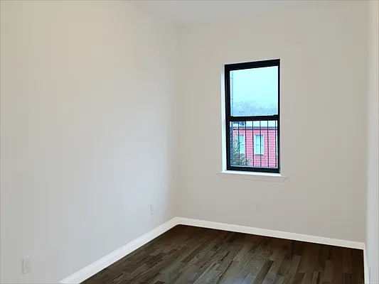 Rented by MNS | media 4