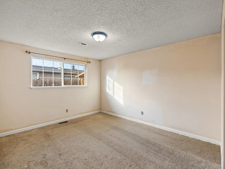 106 N Buchanan Ave — Photo 17