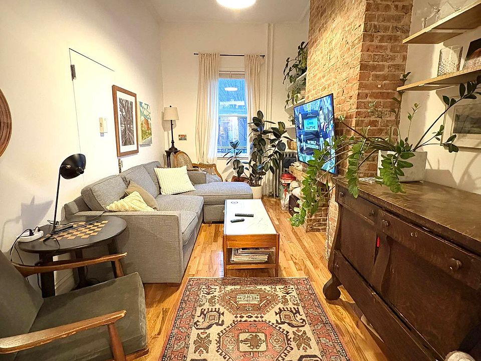 1st image of 195 Calyer St APT 1L