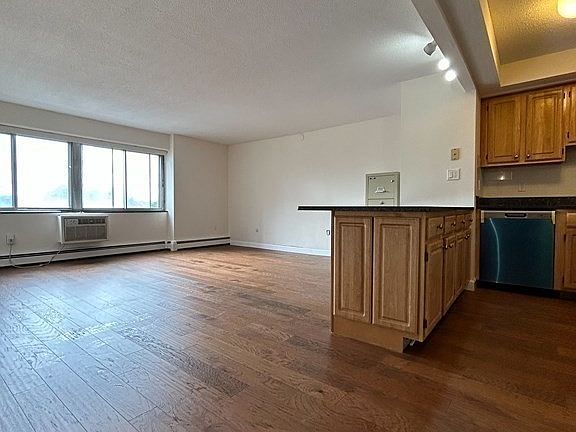 4th image of 1025 Hancock St Unit 6H