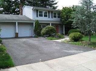 20 Meadowlark Ln, East Brunswick, NJ 08816