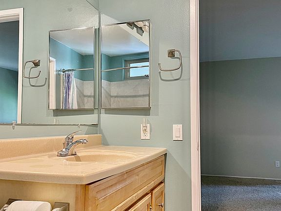 5th image of 2530 Clairemont Dr