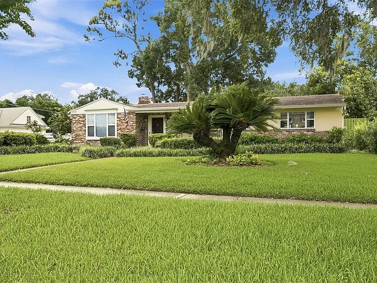 1228 Spring Lake Dr — Photo 2