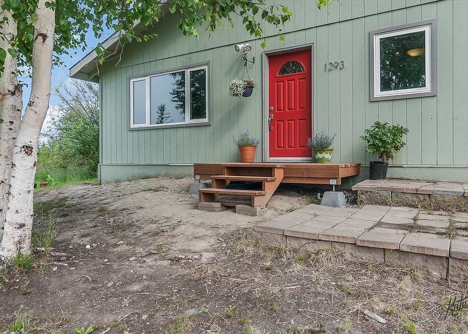 1st image of 1293 Pheasant Dr