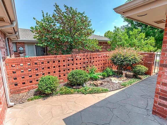 5th image of 12302 Greenlea Chase W