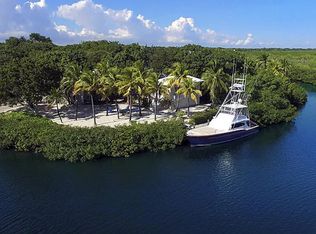 15 N Bridge Ln, Key Largo, FL 33037