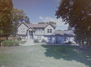 1002 N Shore Dr, Crystal Lake, IL 60014