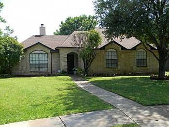 1st image of 2601 Remington Dr