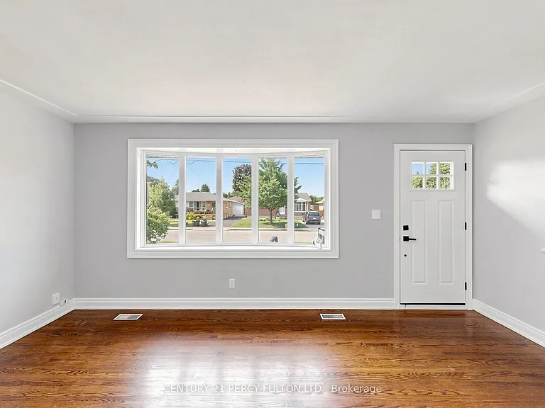 25 Kenwood Cres — Photo 7