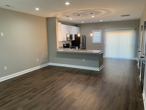 4th image of 123 Emanuel Ct