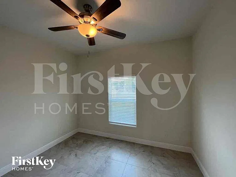633 NW 28th St — Photo 20