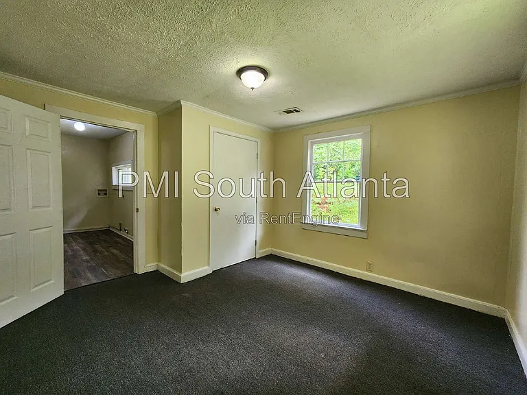 348 N 17th St — Photo 15
