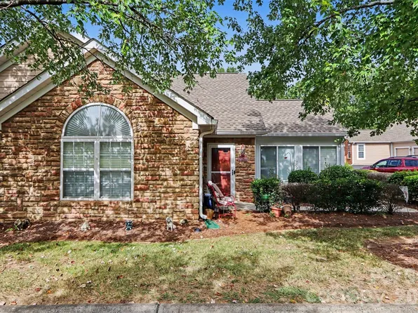 6809 Ledgestone Pl, Charlotte, NC 28227