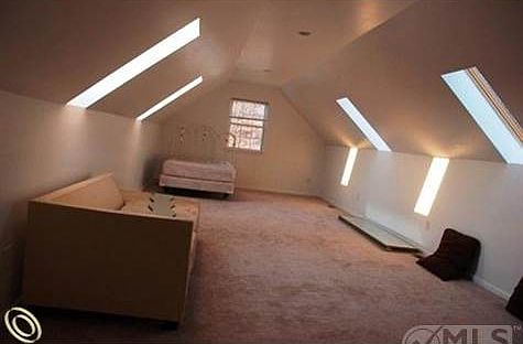 33 Ft Bonus Rm w Skilights.jpg