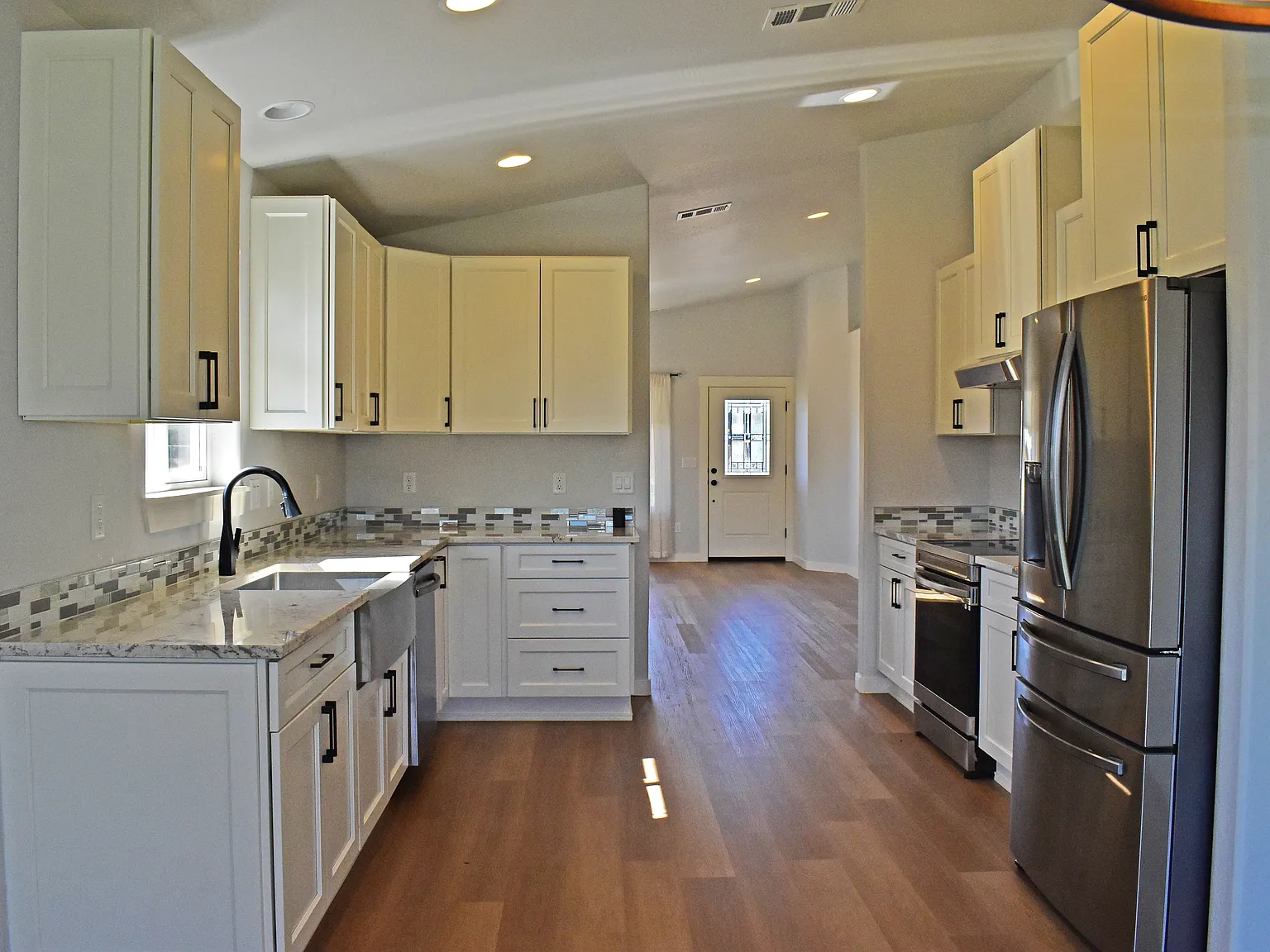 3 bed, 1404 sqft, $2,650 — Photo 4