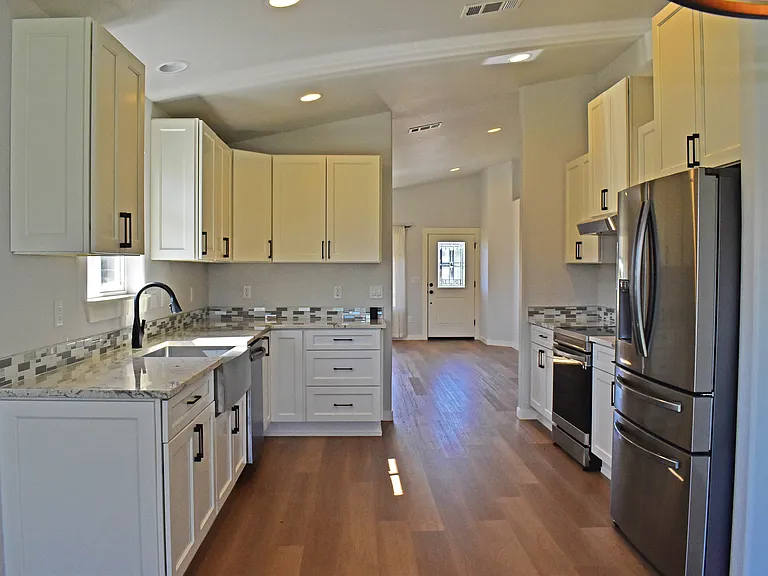 1033 Vick Ln — Photo 4