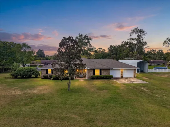 1112 Knox Ln, Wharton, TX 77488