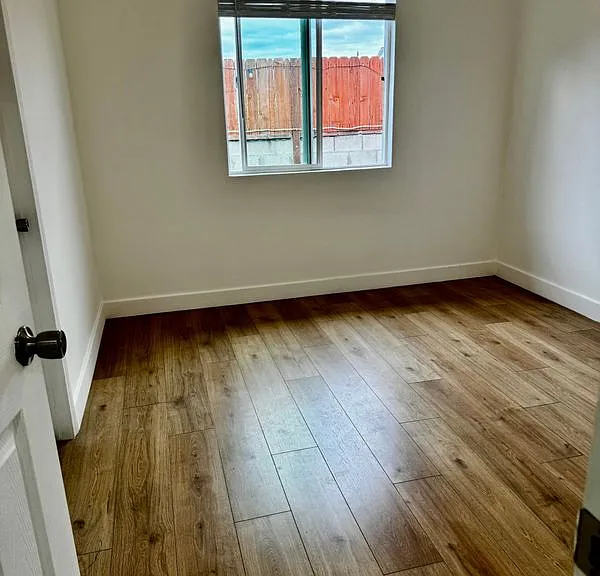 9431 Nagle Ave — Photo 5