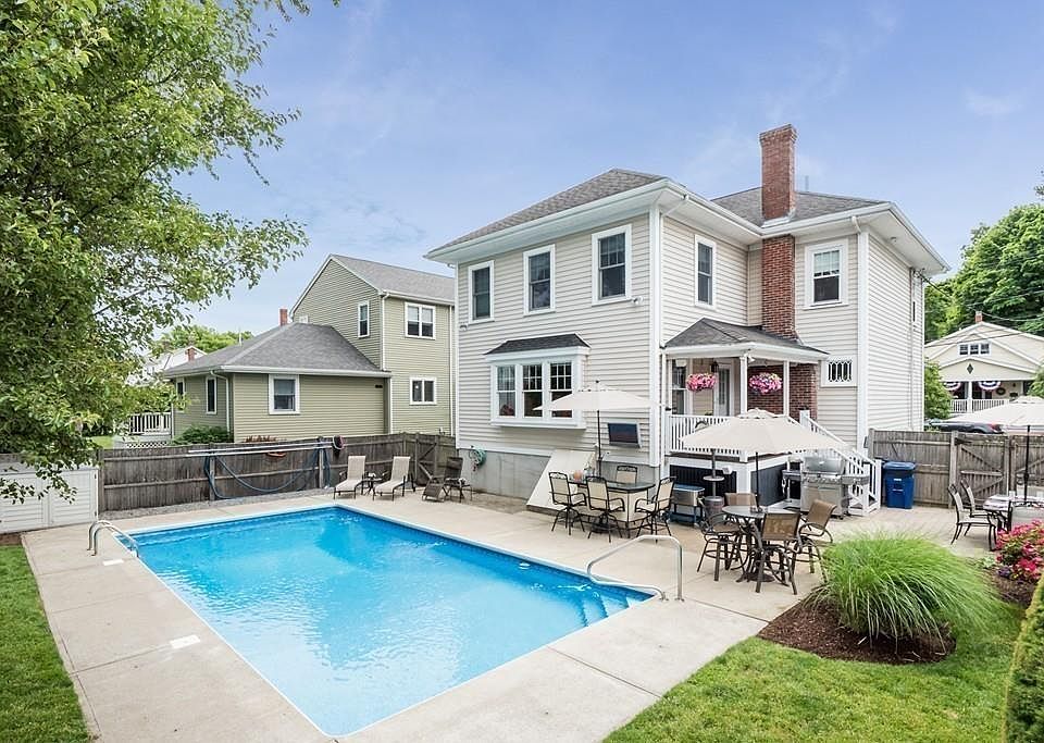1st image of 26 Holmes St