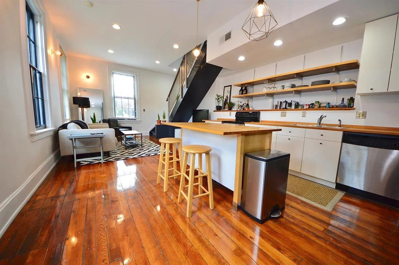 1 bed, 1.5 bath, 800 sqft, $1,850 — Photo 1