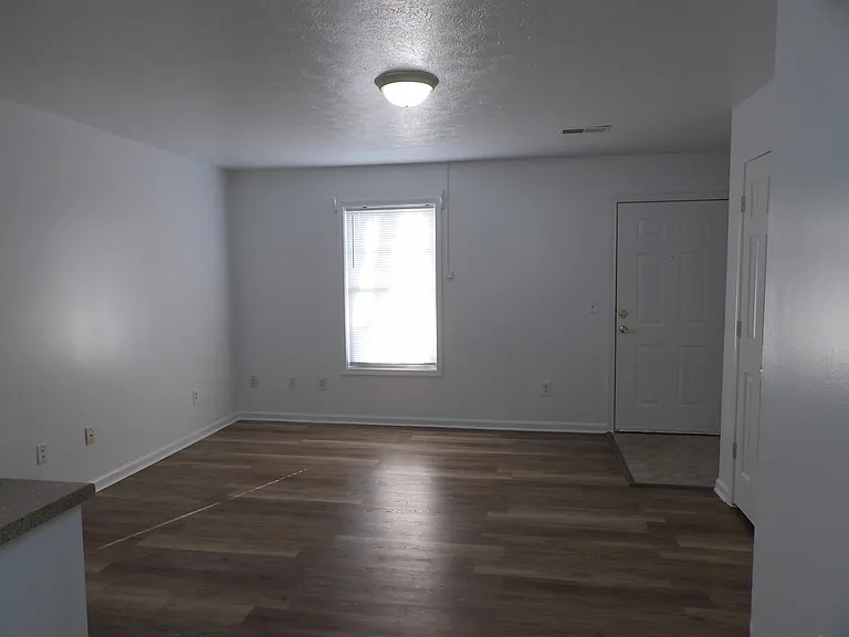 College Pointe Apartments — Photo 35