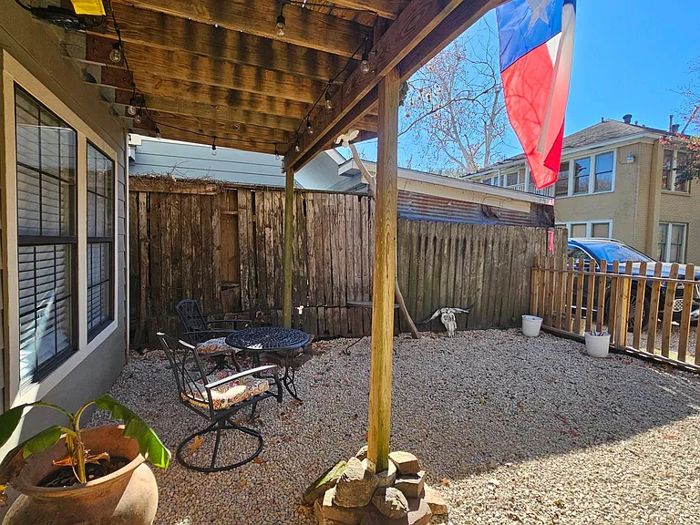 804 Columbia St #B — Photo 30