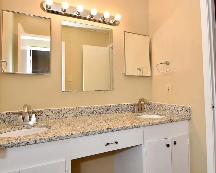 1701 W California Ave — Photo 12