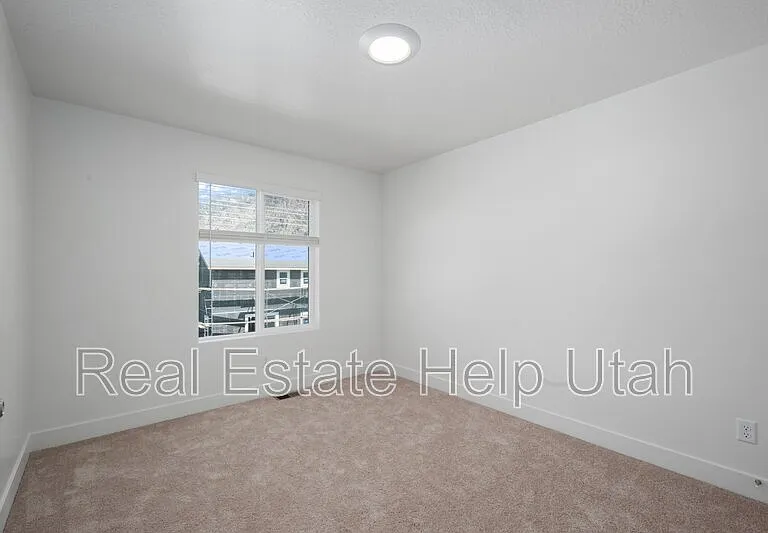 281 W 1150 N — Photo 29