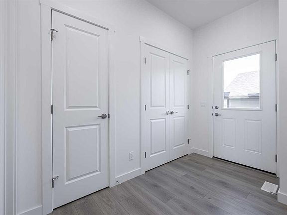 3rd image of 17 E Tillotson Loop