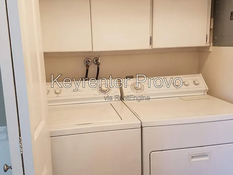 1686 Hickory Ln — Photo 13