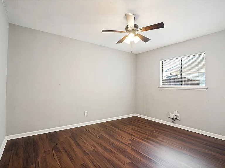 5709 Christie Ln — Photo 13