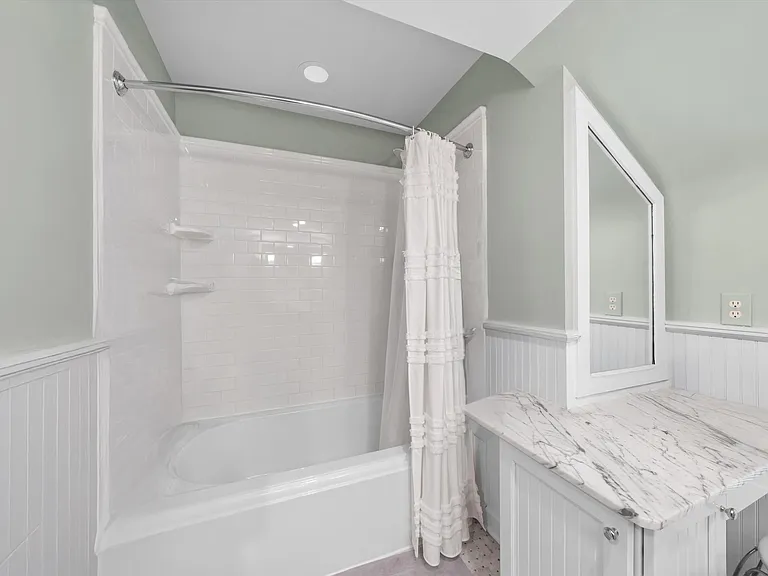941 Newport Rd — Photo 22