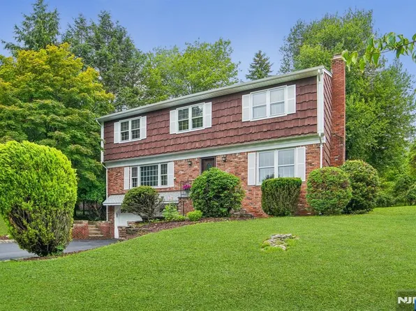 42 Collins Ave, Ramsey, NJ 07446