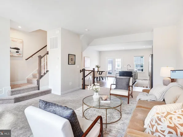 11374 Willow Green Cir, Manassas, VA 20109