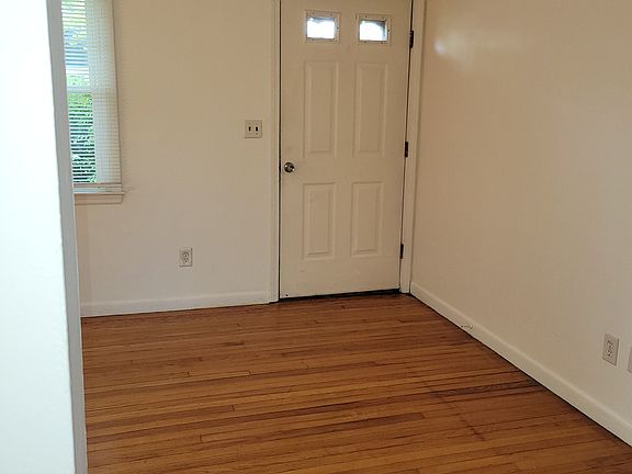 4th image of 55 Lincoln Ave