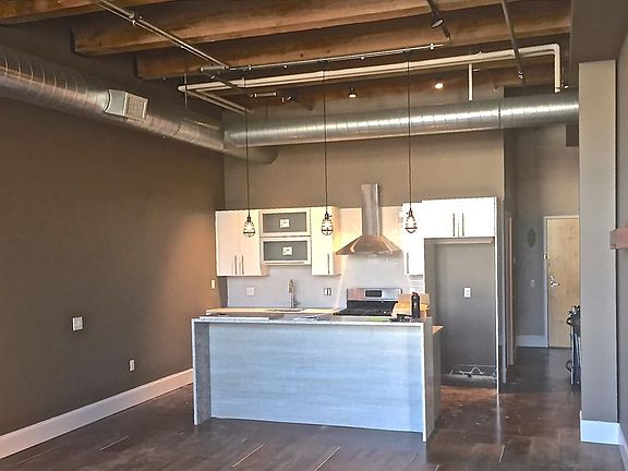 4th image of 120 Holmes St Unit 111