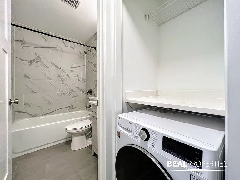 445 W Barry — Photo 81
