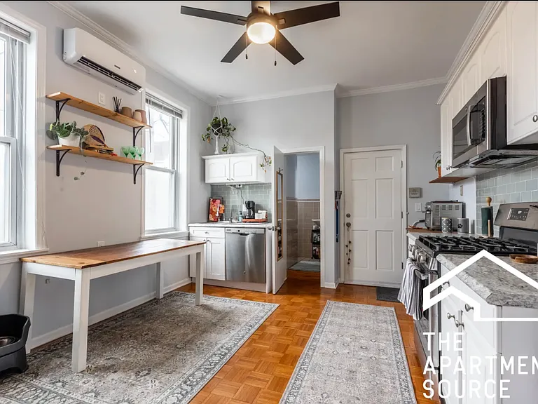 2223 W Wellington Ave #1F — Photo 6