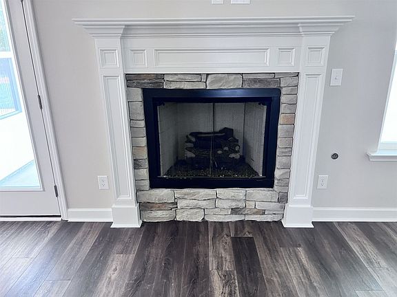 5th image of 54A Hanford Dr