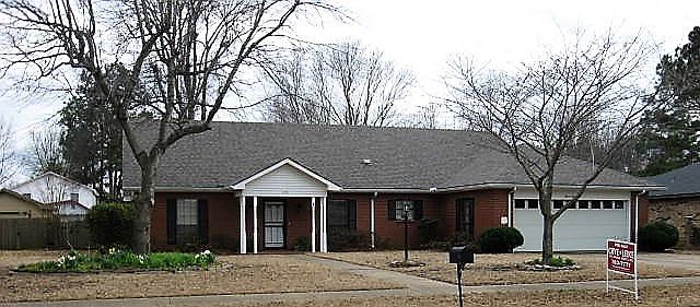 1st image of 1121 W Pecan St