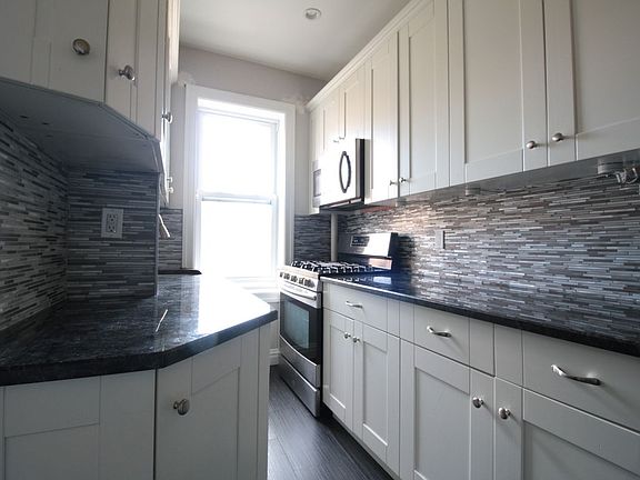 4th image of 2716 23rd St APT 2R