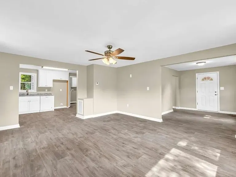 266 Randall St — Photo 11